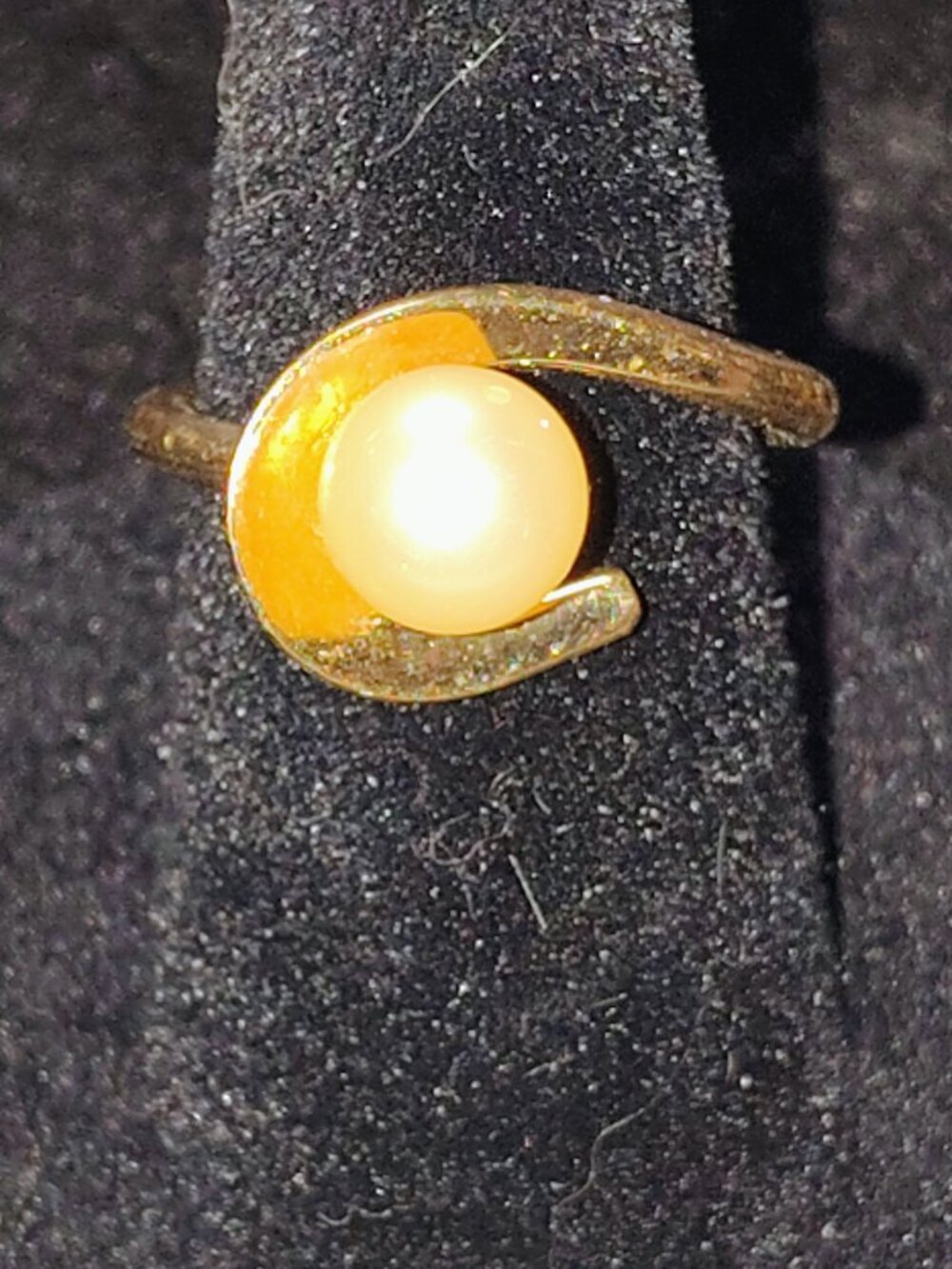 Vintage Sarah Coventry Gold‑Tone Faux Pearl Bypass Ring – Size 5.5 – 1960s/70s